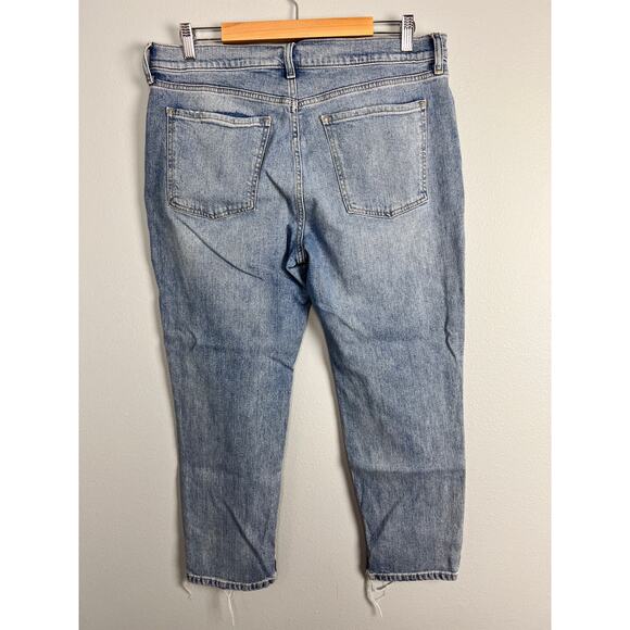 Old Navy Womens 12 Mid Rise Boyfriend Jeans Crop Capri Frayed Hem Light Wash - Picture 3 of 9